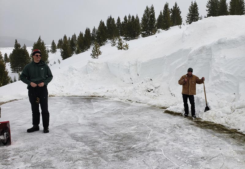 Photo Quiz: Uneven fairway, sizable snow pile Snow on golf greens